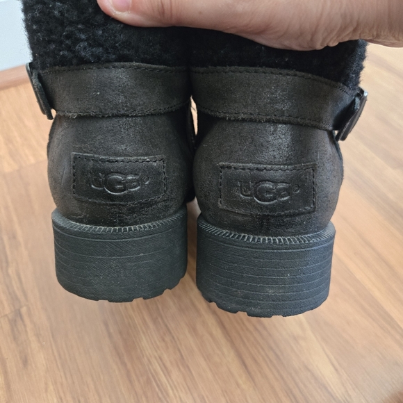UGG Benson Boot Black Ankle Booties Waterproof Leather Wool Sherpa Warm Cold 9 - Picture 5 of 8